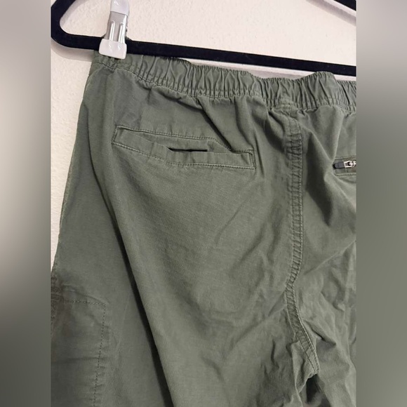 Vuori Men's Green Pants - Picture 5 of 6